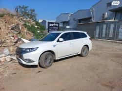 מיצובישי אאוטלנדר PHEV 4X4 Luxury הייבריד אוט' 5 מק' 2.4 (135 כ''ס) ה