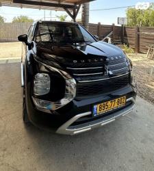 מיצובישי אאוטלנדר Premium אוט' 7 מק' 2.5 (181 כ"ס) בנזין 2022 למכיר