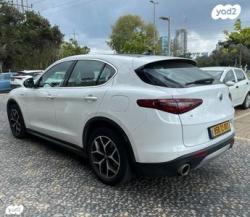אלפא רומיאו סטלויו 4X4 Monza AWD אוט' 2.0 (200 כ''ס) בנזין 2020 למכיר