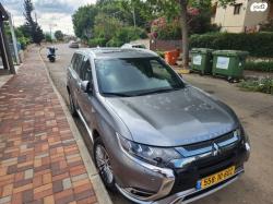 מיצובישי אאוטלנדר PHEV 4X4 Luxury הייבריד אוט' 5 מק' 2.4 (135 כ''ס) ה