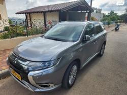 מיצובישי אאוטלנדר PHEV 4X4 Luxury הייבריד אוט' 5 מק' 2.4 (135 כ''ס) ה