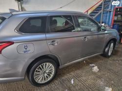 מיצובישי אאוטלנדר PHEV 4X4 Luxury הייבריד אוט' 5 מק' 2.4 (135 כ''ס) ה