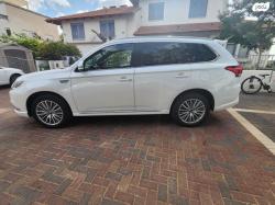 מיצובישי אאוטלנדר PHEV 4X4 Luxury הייבריד אוט' 5 מק' 2.4 (135 כ''ס) ה