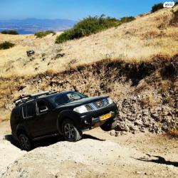 ניסאן פאת'פיינדר 4X4 SE אוט' דיזל 7 מק' 2.5 (171 כ''ס) דיזל 2008 למכ