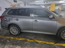 מיצובישי אאוטלנדר PHEV 4X4 Luxury הייבריד אוט' 5 מק' 2.4 (135 כ''ס) ה