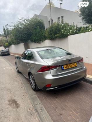 לקסוס IS300h Premium הייבריד אוט' 2.5 (181 כ"ס) בנזין 2018 למכירה ברמת השרון