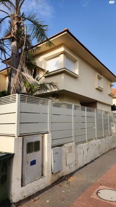 חנה סנש 8 (ניסן)