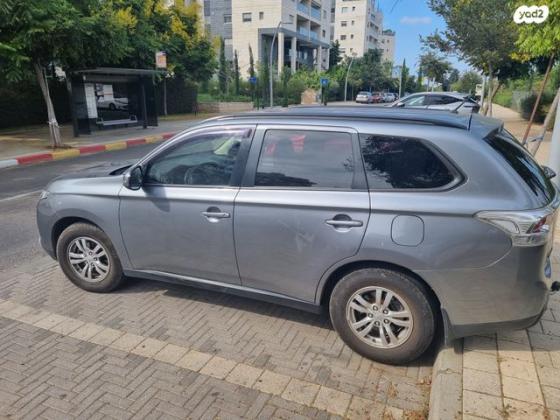 מיצובישי אאוטלנדר 4X4 Supreme אוט' 7 מק' 2.0 (150 כ"ס) בנזין 2013 למכירה בכפר סבא