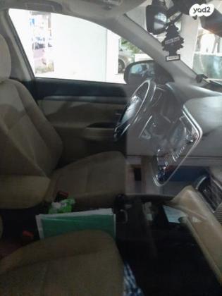 מיצובישי אאוטלנדר Instyle אוט' 7 מק' 2.0 (150 כ"ס) בנזין 2016 למכירה בבני ברק