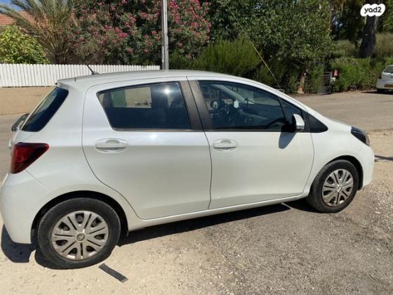 טויוטה יאריס Style אוט' 1.3 (99 כ"ס) בנזין 2015 למכירה בפרדס חנה כרכור