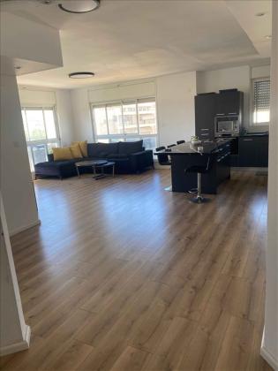 דירה 4 חדרים להשכרה בפתח תקווה | ישראל ישעיהו | צמרת גנים