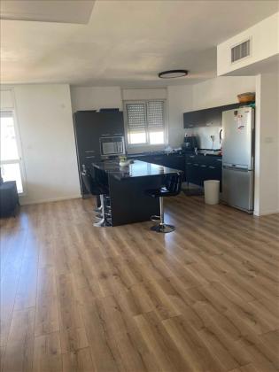 דירה 4 חדרים להשכרה בפתח תקווה | ישראל ישעיהו | צמרת גנים