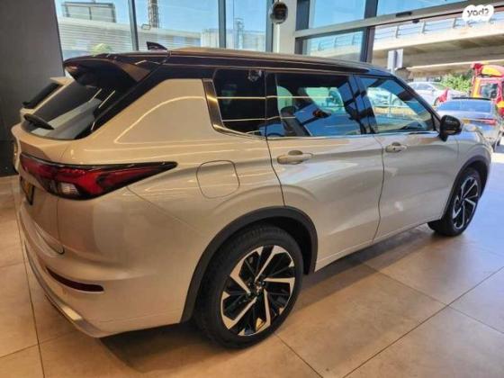 מיצובישי אאוטלנדר Luxury TTH אוט' 7 מק' 2.5 (181 כ"ס) בנזין 2022 למכירה בחיפה