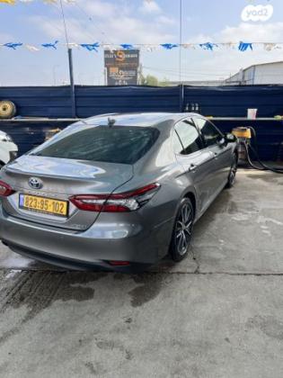 טויוטה קאמרי XLE הייבריד אוט' 2.5 (178 כ''ס) ק' 2 בנזין 2022 למכירה בניצני עוז