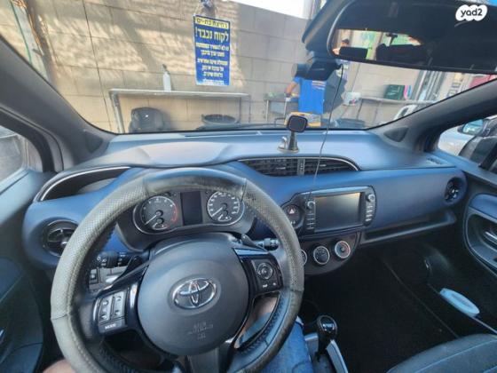 טויוטה יאריס Black Top אוט' 1.5 (112 כ"ס) בנזין 2017 למכירה בגבעתיים
