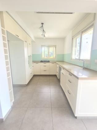 ענתות 33 (גני צהלה)