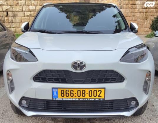 טויוטה יאריס קרוס Sky אוט' 1.5 (125 כ''ס) בנזין 2022 למכירה בירושלים