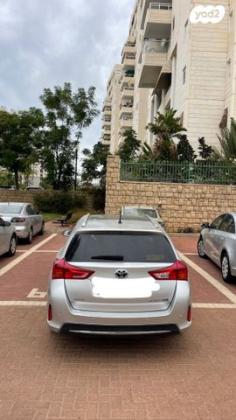 טויוטה אוריס הייבריד TS Sky סטיישן הייבריד אוט' 1.8 (99 כ"ס) בנזין 2015 למכירה בראשון לציון