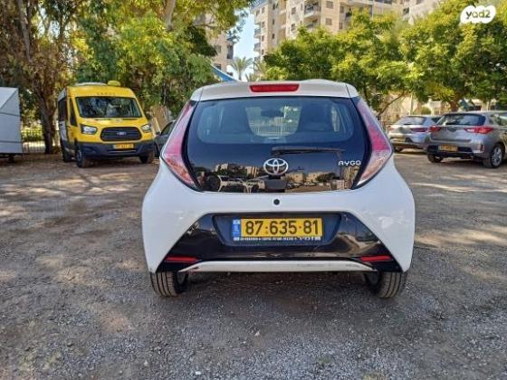 טויוטה אייגו (AYGO) X-Play אוט' 1.0 (69 כ"ס) בנזין 2016 למכירה בפתח תקווה