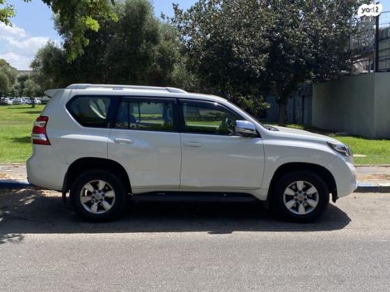 טויוטה לנד קרוזר ארוך 4X4 Luxury Led אוט' דיזל 7 מק' 3.0 (190 כ''ס) דיזל 2015 למכירה בבת ים