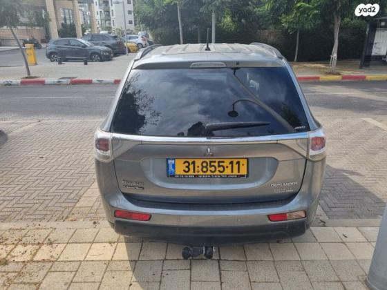 מיצובישי אאוטלנדר 4X4 Supreme אוט' 7 מק' 2.0 (150 כ"ס) בנזין 2013 למכירה בכפר סבא