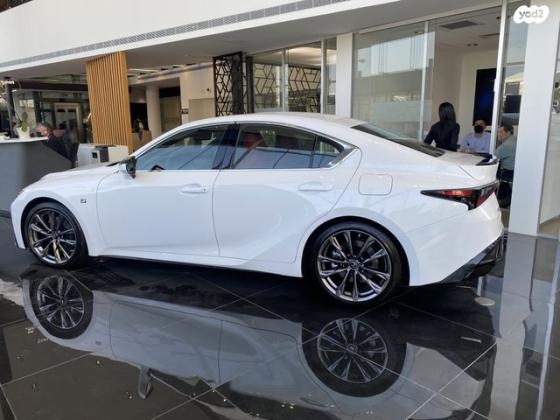 לקסוס IS300 F-Sport אוט' 2.5 (245 כ"ס) בנזין 2022 למכירה בתל אביב יפו