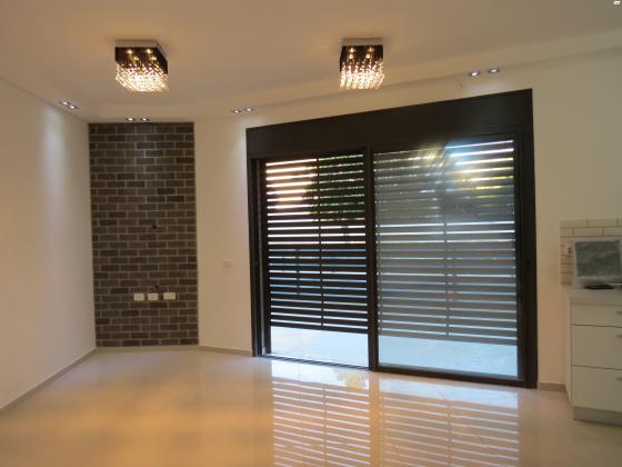 שלום עותמי 24 (מרמורק)