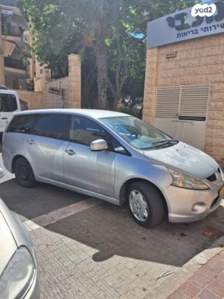 מיצובישי גרנדיס Executive אוט' 2.4 (165 כ"ס) בנזין 2011 למכירה בקרית ביאליק
