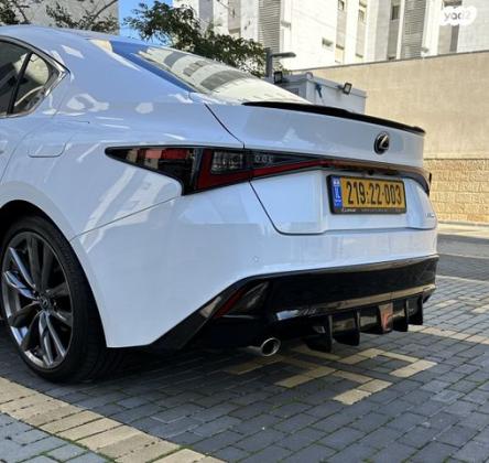 לקסוס IS300 F-Sport אוט' 2.5 (245 כ"ס) בנזין 2022 למכירה בחיפה