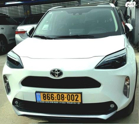 טויוטה יאריס קרוס Sky אוט' 1.5 (125 כ''ס) בנזין 2022 למכירה בירושלים