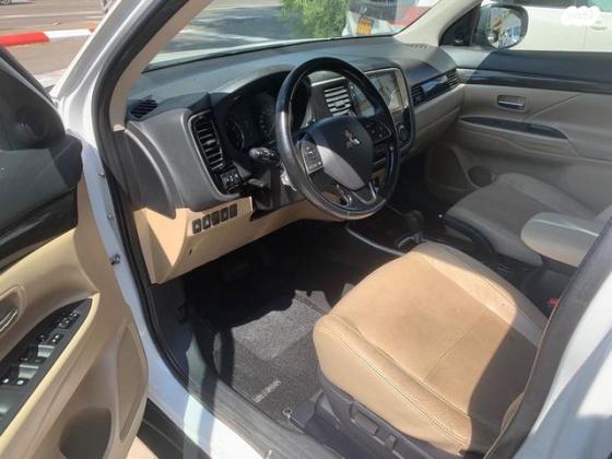 מיצובישי אאוטלנדר Premium אוט' 7 מק' 2.0 (150 כ''ס) בנזין 2017 למכירה בפתח תקווה