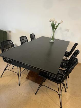 שולחן אוכל עם 6 כסאות