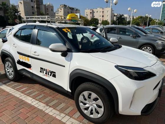 טויוטה יאריס קרוס Hyb Comfort אוט' 1.5 (92 כ''ס) בנזין 2023 למכירה בראשון לציון