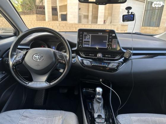 טויוטה C-HR Lounge אוט' 1.8 (98 כ''ס) בנזין 2020 למכירה בחולון