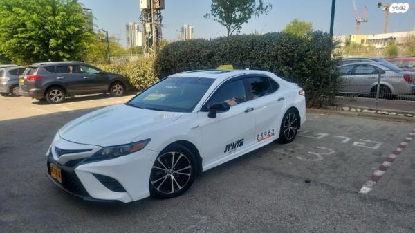 טויוטה קאמרי SE הייבריד אוט' 5 דל' 2.5 (208 כ''ס) ק2 בנזין 2021 למכירה בנתניה