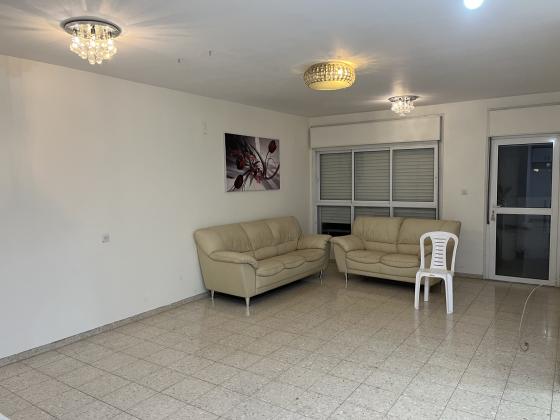 המפוחית 4 (נאות אשלים)