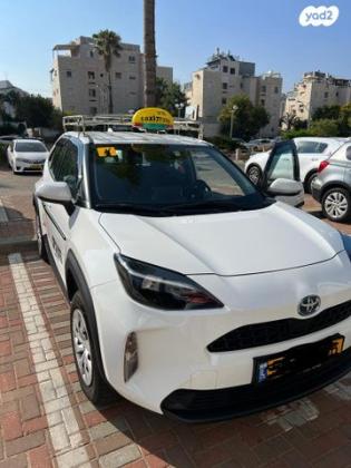 טויוטה יאריס קרוס Hyb Comfort אוט' 1.5 (92 כ''ס) בנזין 2023 למכירה בראשון לציון