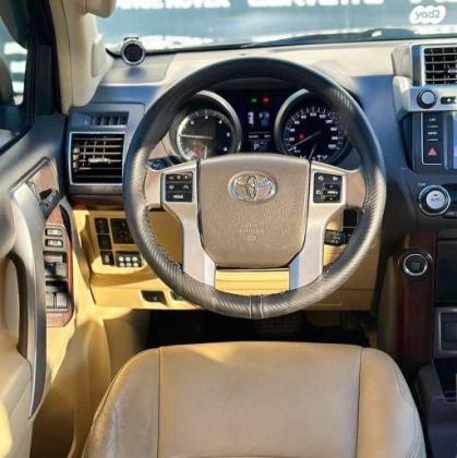 טויוטה לנד קרוזר ארוך 4X4 VX אוט' דיזל 7 מק' 2.8 (177 כ"ס) דיזל 2017 למכירה ברחובות