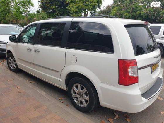 קרייזלר גראנד וויאג'ר Touring אוט' 7 מק' 3.6 (279 כ''ס) בנזין 2011 למכירה בקדימה צורן