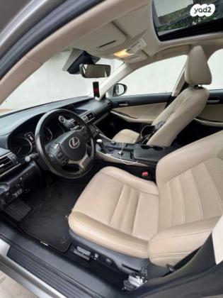 לקסוס IS300h Premium הייבריד אוט' 2.5 (181 כ"ס) בנזין 2018 למכירה ברמת השרון