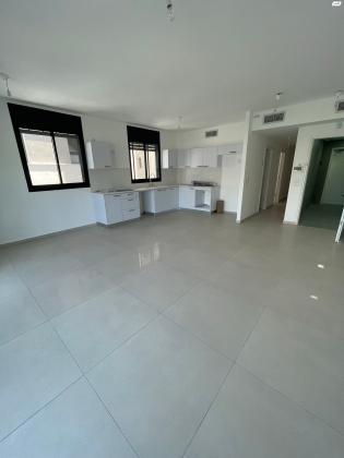 פנחס רוטנברג 54 (אזור הבילויים)