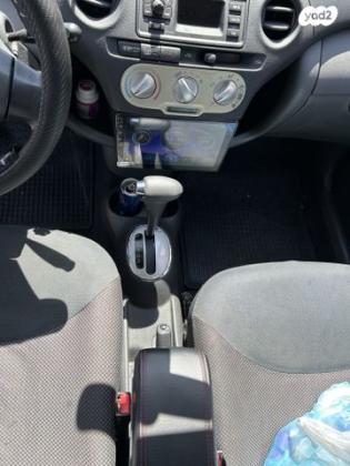 טויוטה יאריס Sol אוט' 1.3 (87 כ''ס) בנזין 2004 למכירה בחיפה