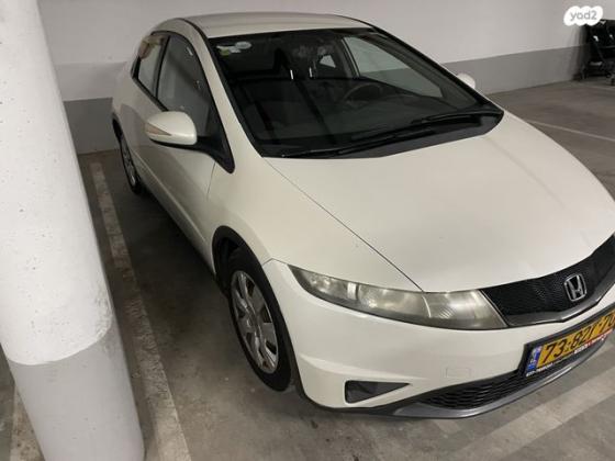 הונדה סיוויק האצ'בק החדשה Comfort אוט' 1.8 (140 כ''ס) בנזין 2011 למכירה בתל אביב יפו