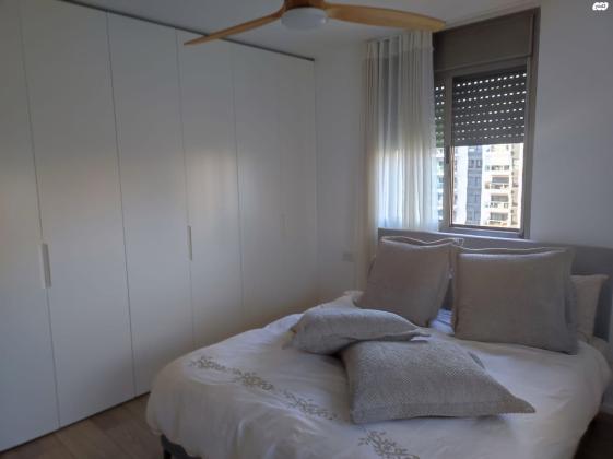 עמיחי פאגלין 8 (אזורי חן)