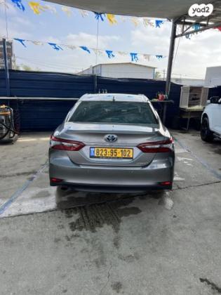 טויוטה קאמרי XLE הייבריד אוט' 2.5 (178 כ''ס) ק' 2 בנזין 2022 למכירה בניצני עוז