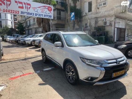 מיצובישי אאוטלנדר Premium אוט' 7 מק' 2.0 (150 כ''ס) בנזין 2017 למכירה בפתח תקווה