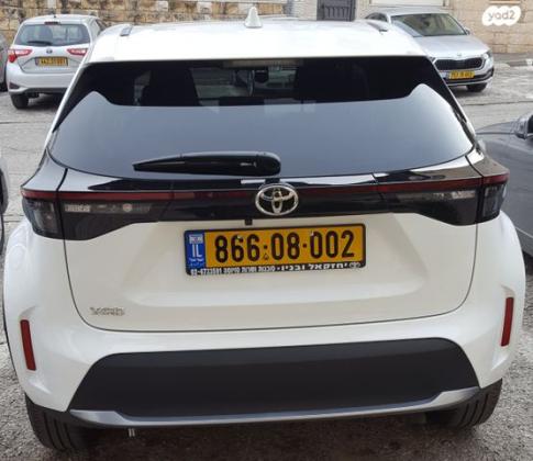 טויוטה יאריס קרוס Sky אוט' 1.5 (125 כ''ס) בנזין 2022 למכירה בירושלים