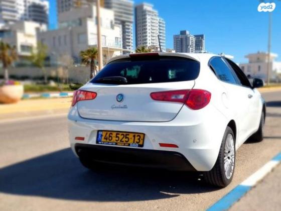 אלפא רומיאו ג'ולייטה Distinctive רובוטית 1.4 (170 כ"ס) בנזין 2012 למכירה בנתניה