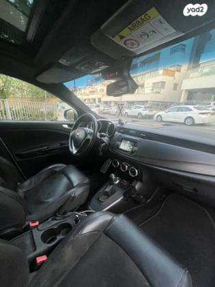 אלפא רומיאו ג'ולייטה תלתן ירוק Veloce QV Pack אוט' 1.7 (240 כ"ס) בנזין 2016 למכירה בפתח תקווה