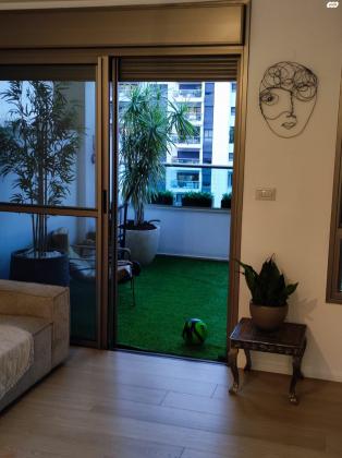 עמיחי פאגלין 8 (אזורי חן)